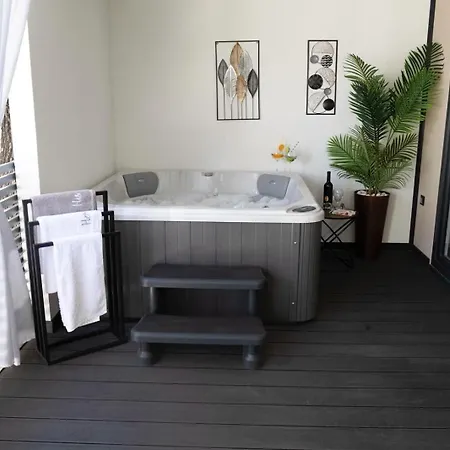 Сasa de vacaciones Mobile Maris With Jacuzzi